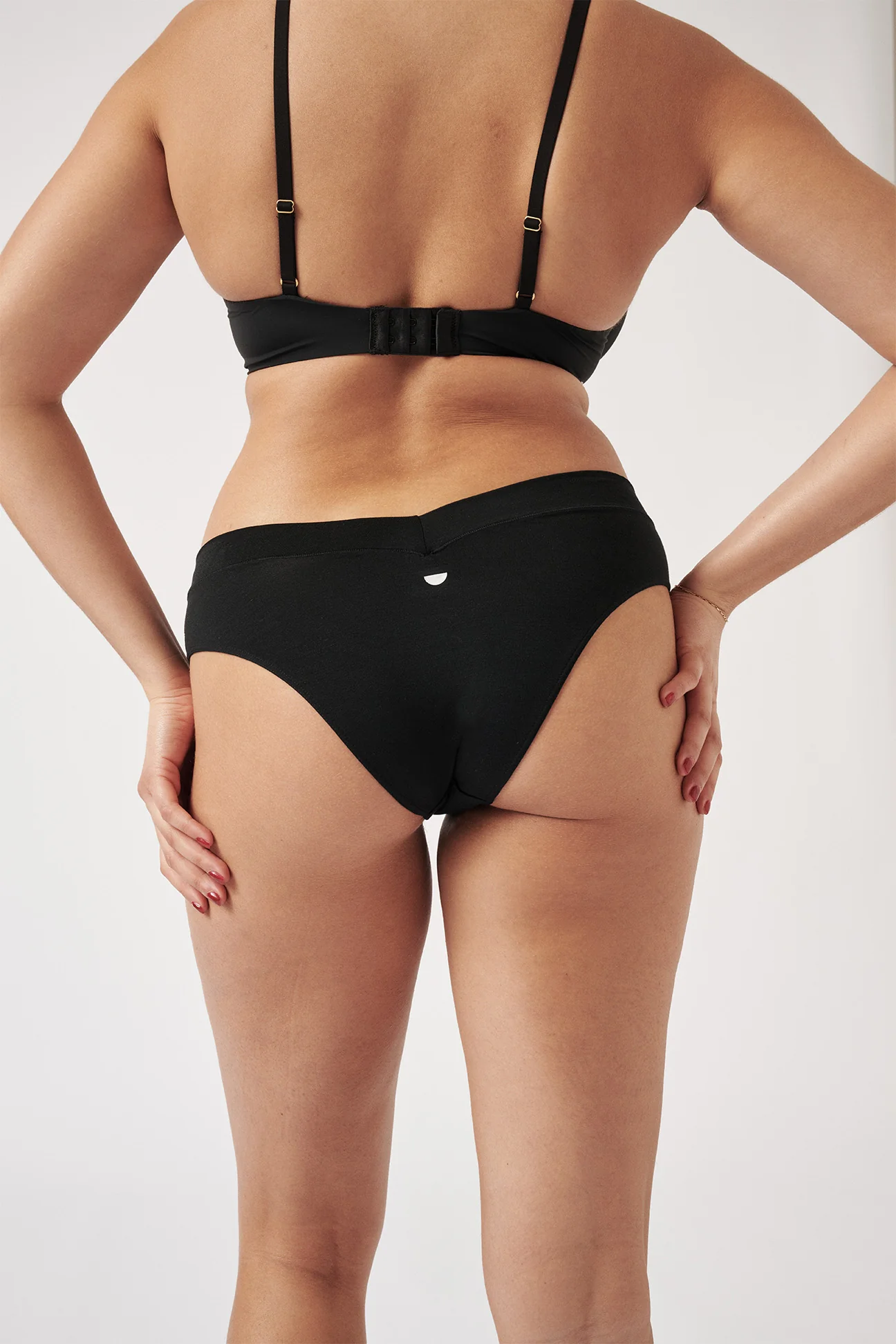 The Everyday Bra - Black - Image 8