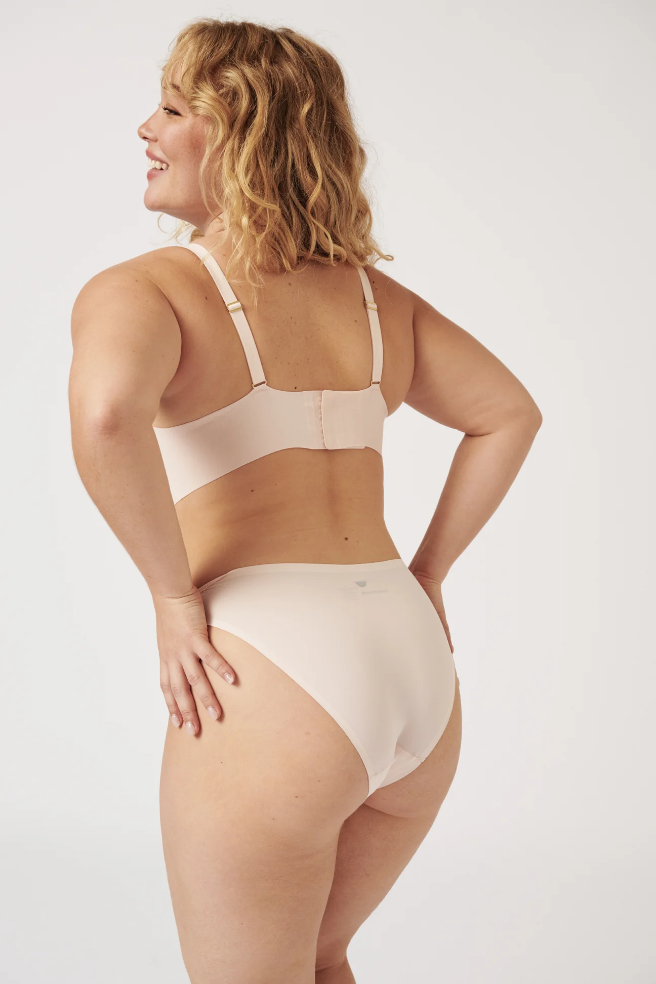 The Wireless Seamless Bralette - Blush - Image 7